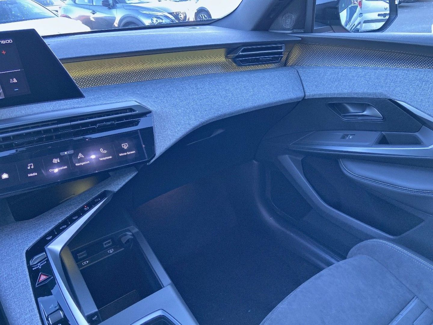 PEUGEOT 3008 - NEW Hybrid 136 e-DCS6 GT Pack Toit Ouvrant Hifi Focal Drive Assist Sellerie Alcantara