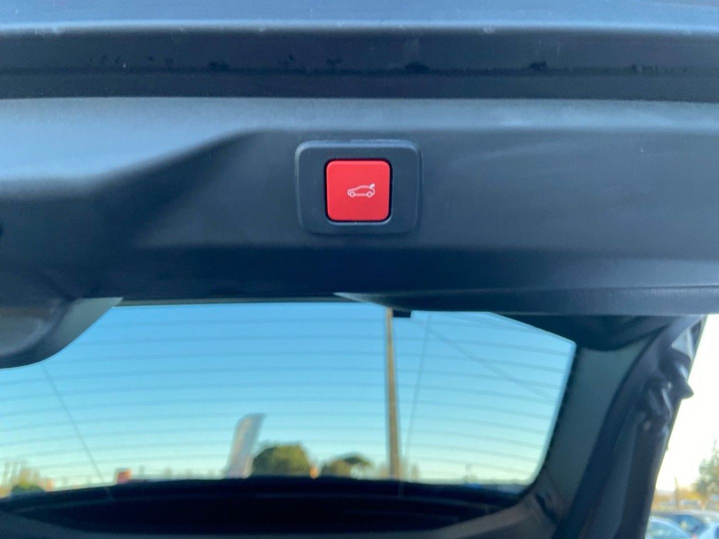 PEUGEOT 3008 - NEW Hybrid 136 e-DCS6 GT Pack Toit Ouvrant Hifi Focal Drive Assist Sellerie Alcantara