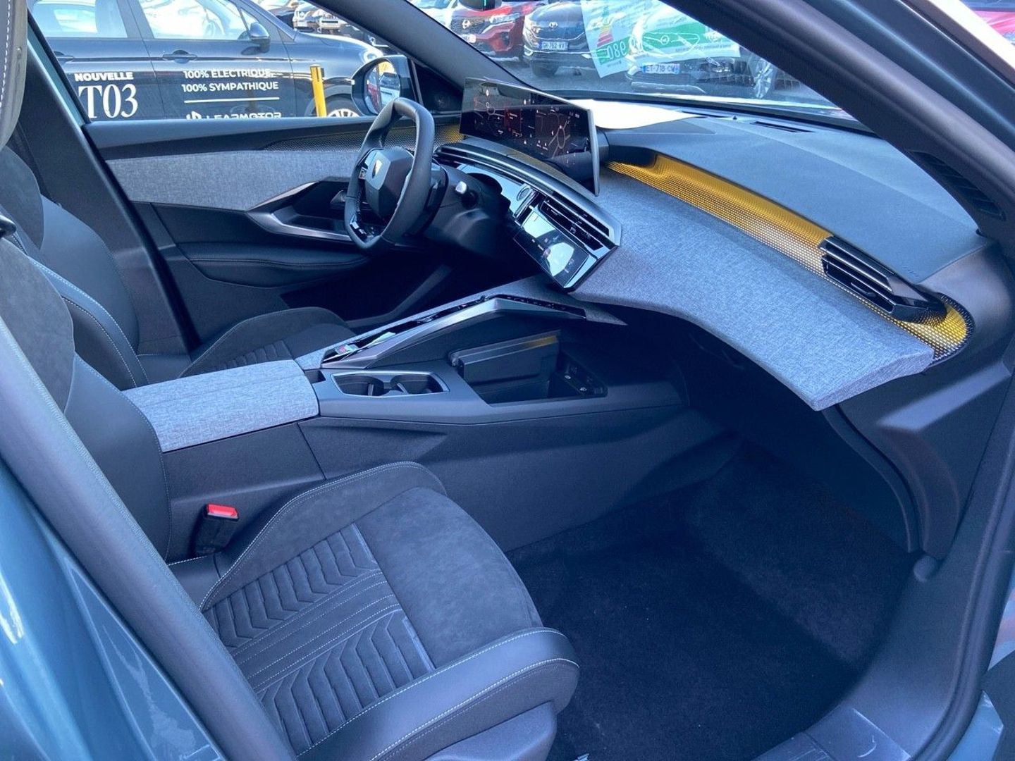 PEUGEOT 3008 - NEW Hybrid 136 e-DCS6 GT Pack Toit Ouvrant Hifi Focal Drive Assist Sellerie Alcantara