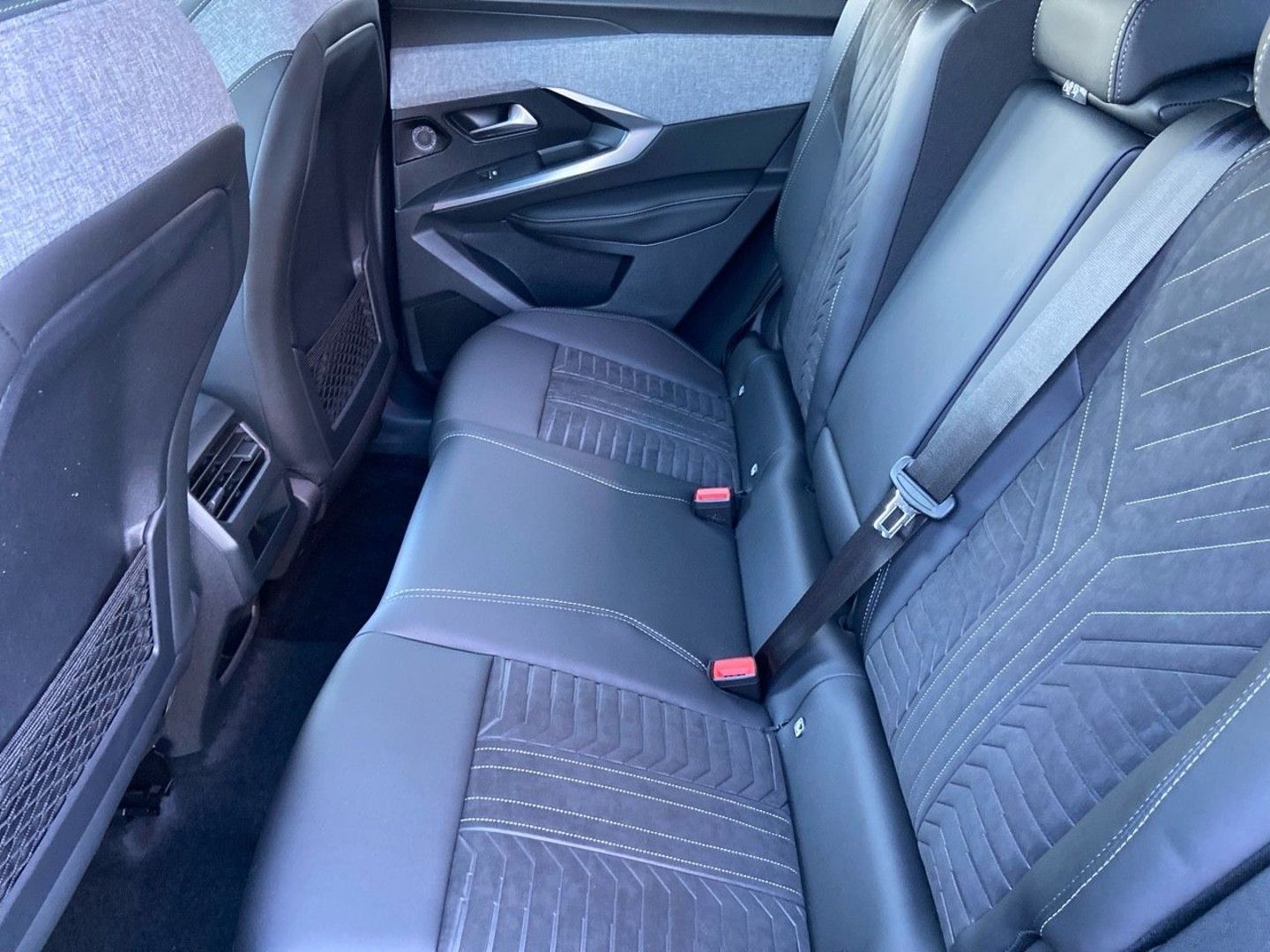 PEUGEOT 3008 - NEW Hybrid 136 e-DCS6 GT Pack Toit Ouvrant Hifi Focal Drive Assist Sellerie Alcantara