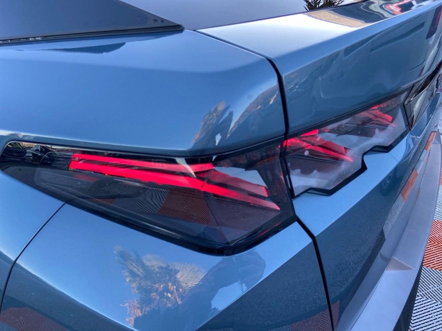 PEUGEOT 3008 - NEW Hybrid 136 e-DCS6 GT Pack Toit Ouvrant Hifi Focal Drive Assist Sellerie Alcantara