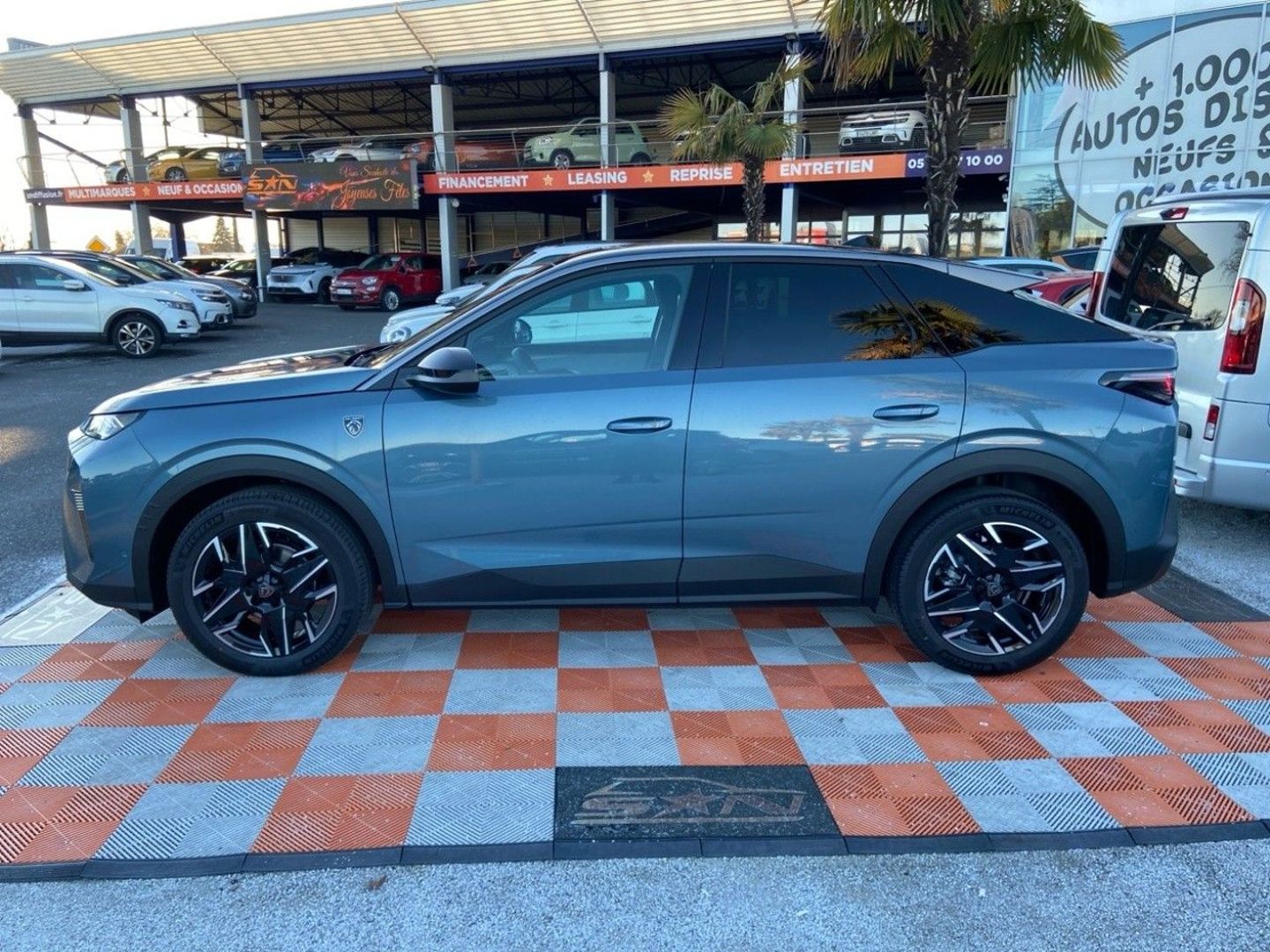 PEUGEOT 3008 - NEW Hybrid 136 e-DCS6 GT Pack Toit Ouvrant Hifi Focal Drive Assist Sellerie Alcantara