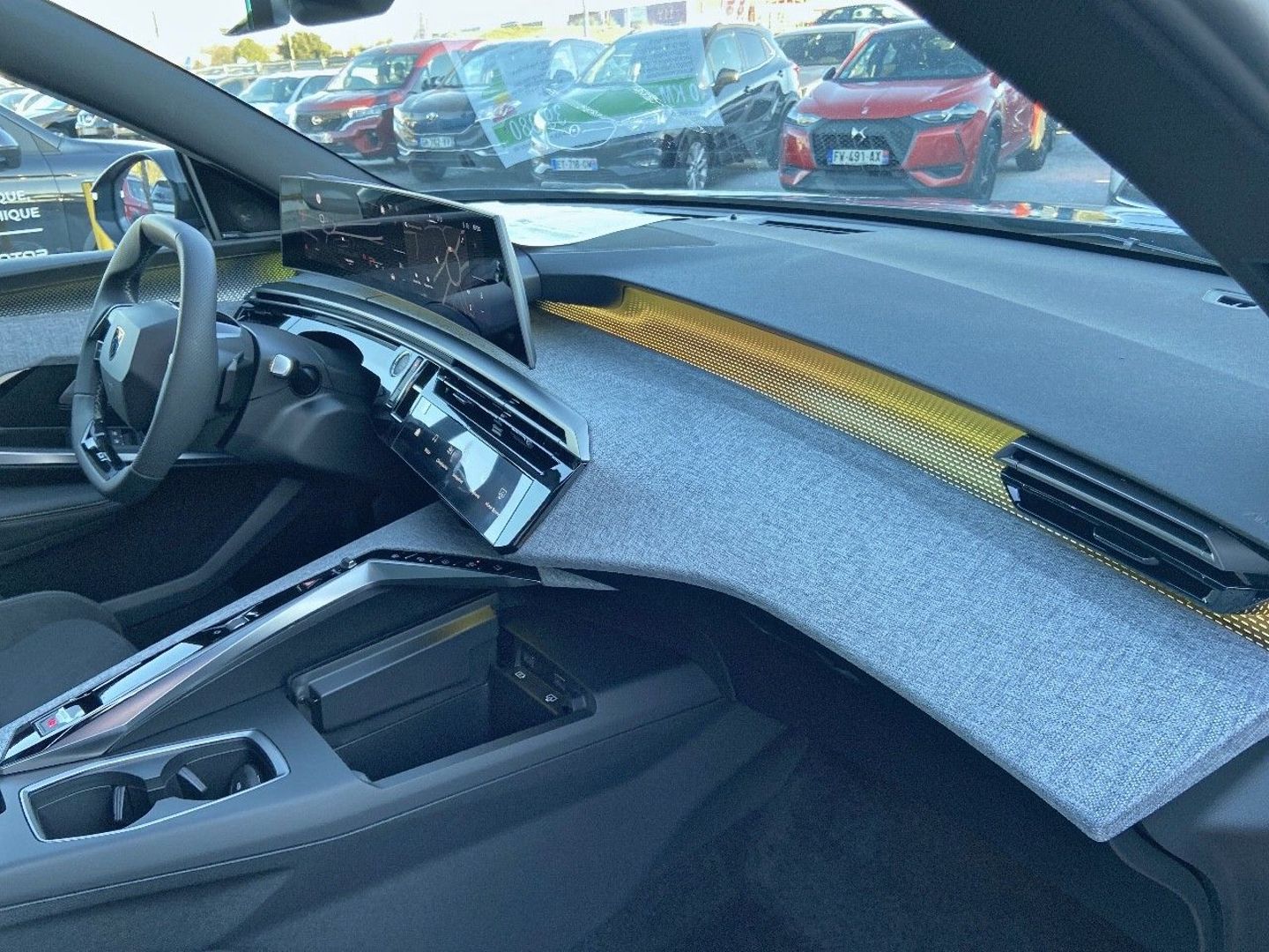 PEUGEOT 3008 - NEW Hybrid 136 e-DCS6 GT Pack Toit Ouvrant Hifi Focal Drive Assist Sellerie Alcantara