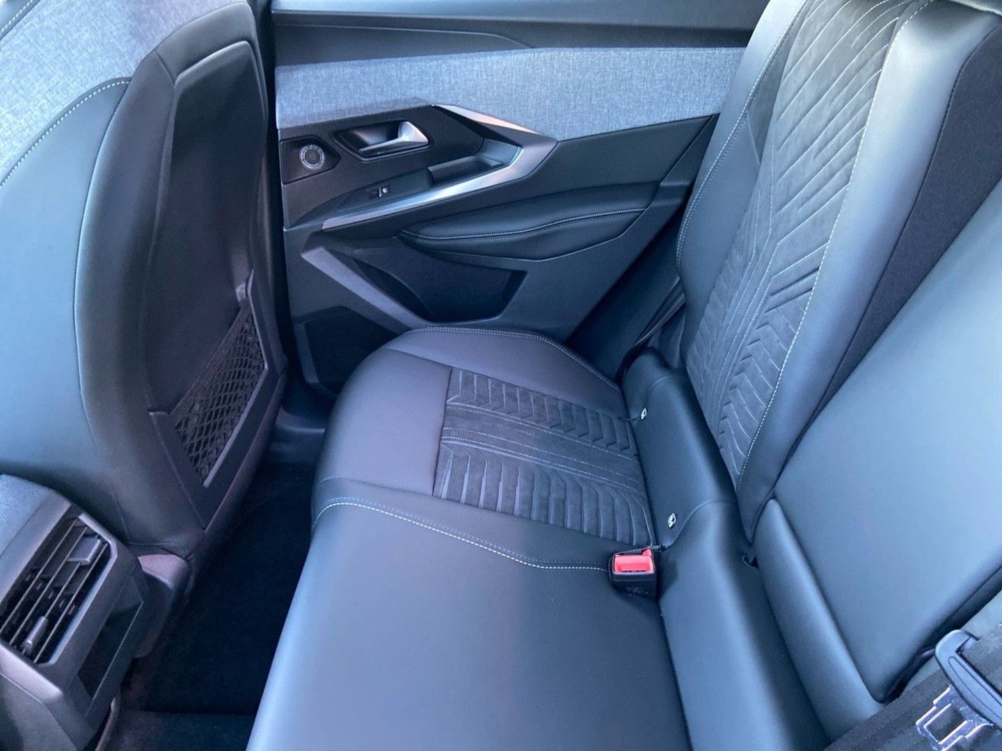 PEUGEOT 3008 - NEW Hybrid 136 e-DCS6 GT Pack Toit Ouvrant Hifi Focal Drive Assist Sellerie Alcantara