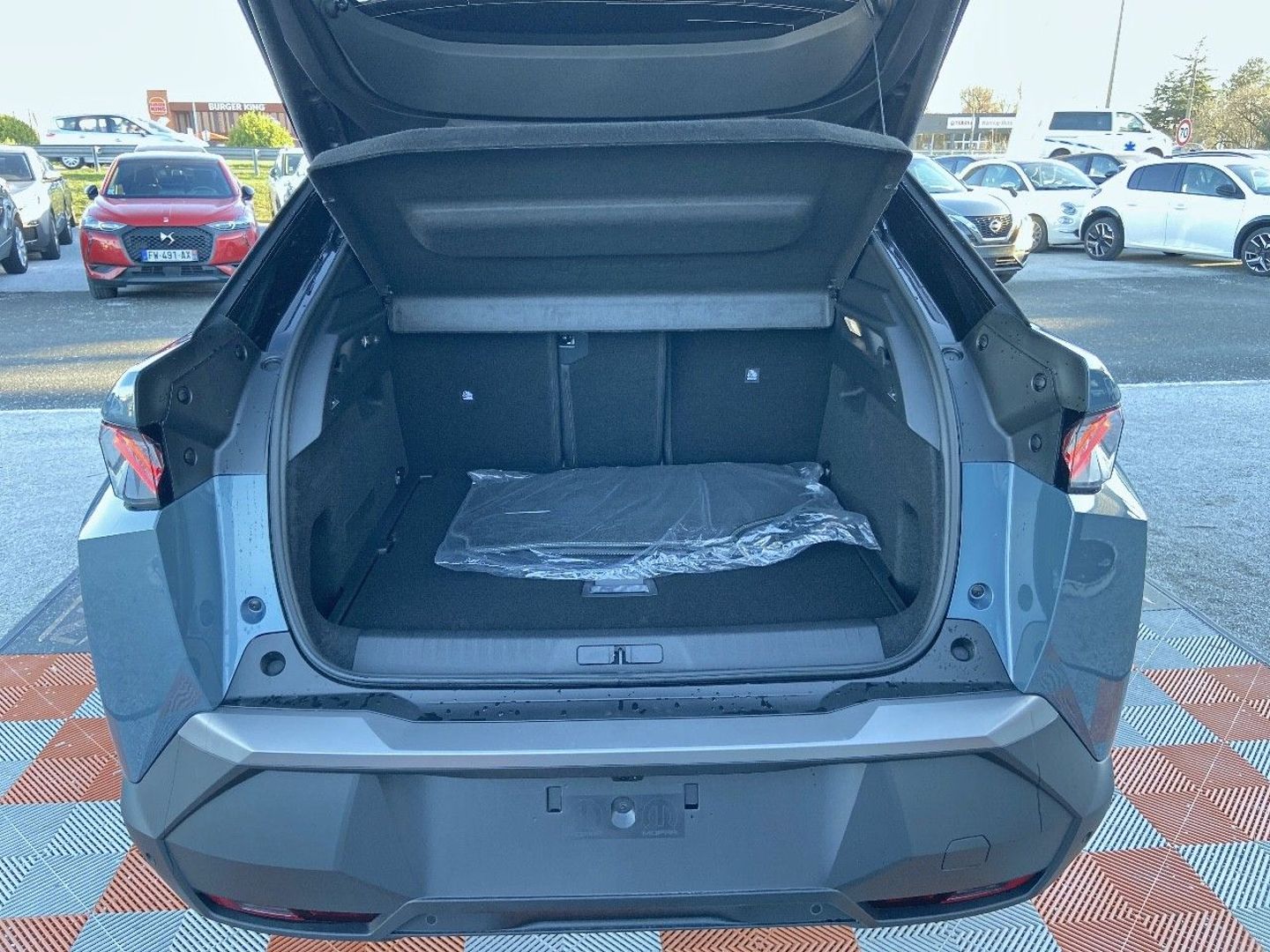 PEUGEOT 3008 - NEW Hybrid 136 e-DCS6 GT Pack Toit Ouvrant Hifi Focal Drive Assist Sellerie Alcantara